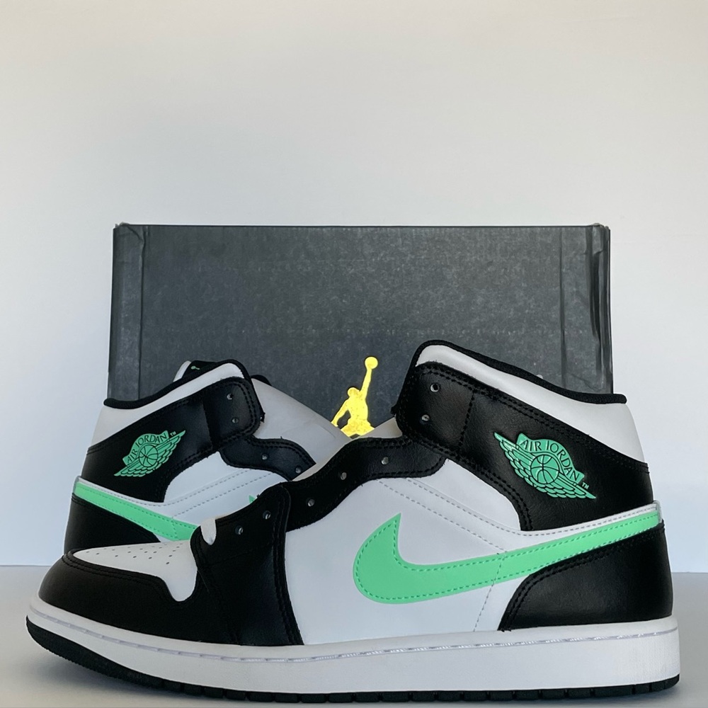 Air Jordan 1 Mid “White/Green Glow-Black”